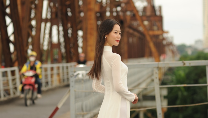 ao-dai-long-bien-bridge-hanoi