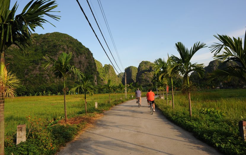 biking-tam-coc-in-the-morning