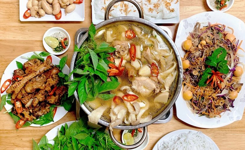 chicken-hotpot-e-leaves-dalat