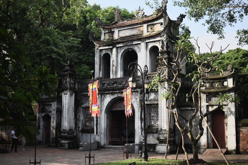 hanoi-autumn-temple-literature
