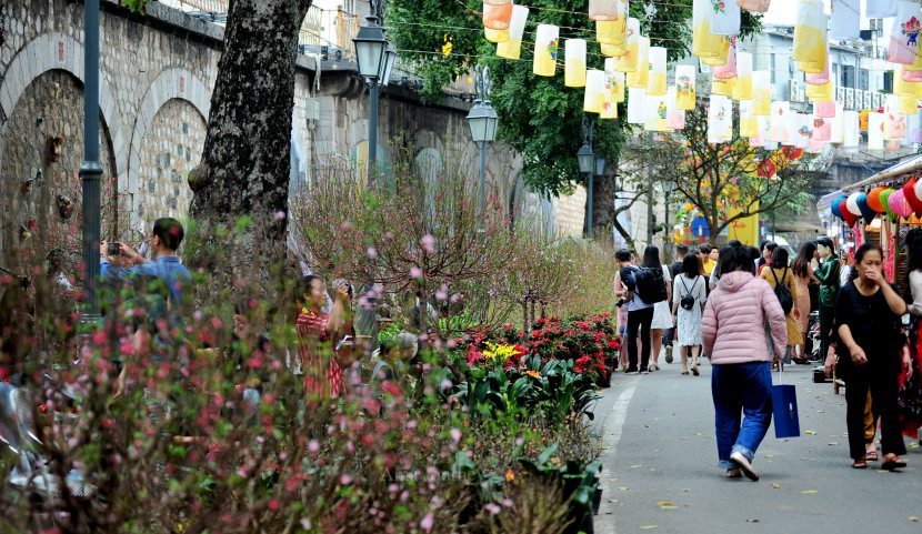 hanoi-photo-tour-phung-hung-street