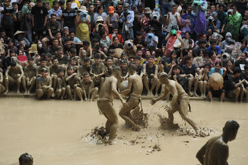 mud-ball-wrestling-authentic-game