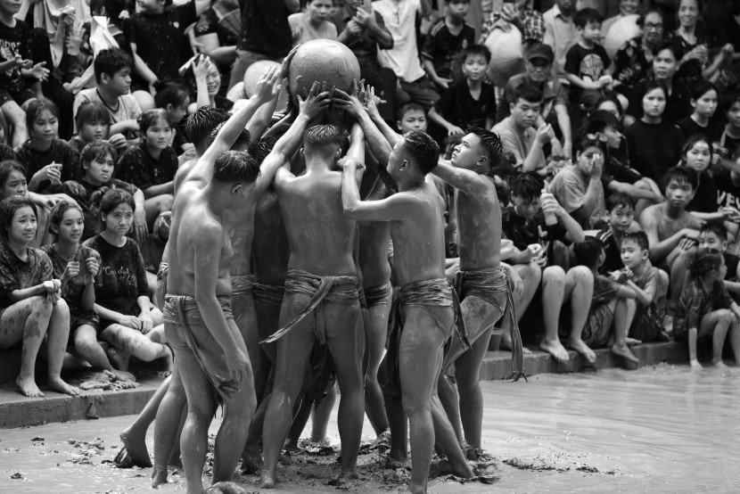 mud-ball-wrestling-unique