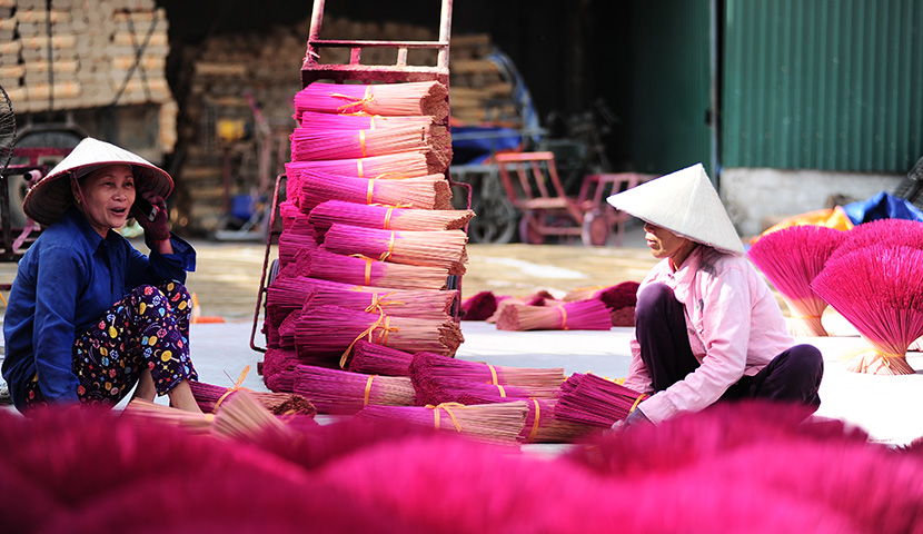 women are drying incense sticks at quang phu cau village