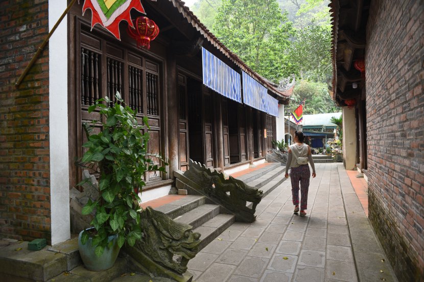 peaceful-thung-la-temple