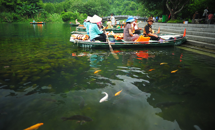 boat trip in trang an vietnam