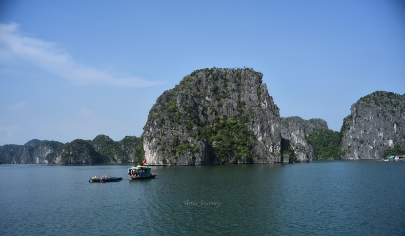 travelling-halong-bay-in-october