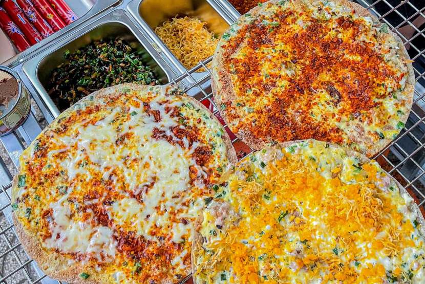 vietnamese-grilled-rice-paper-pizza-dalat