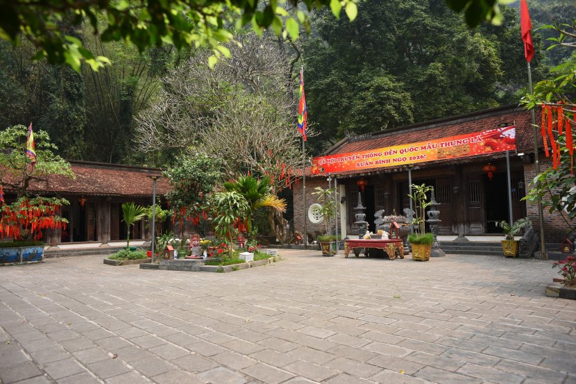 charming-thung-la-temple