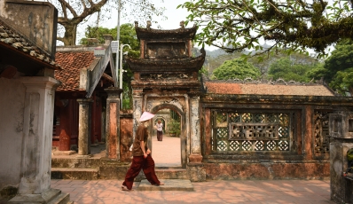 Explore Hoa Lu - Tam Coc Boat trip - Bich Dong Pagoda