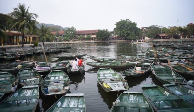 Ninh Binh visiting: Mua Cave - Hoa Lu - Tam coc boat trip